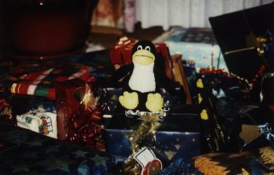 Tux auf den Geschenken